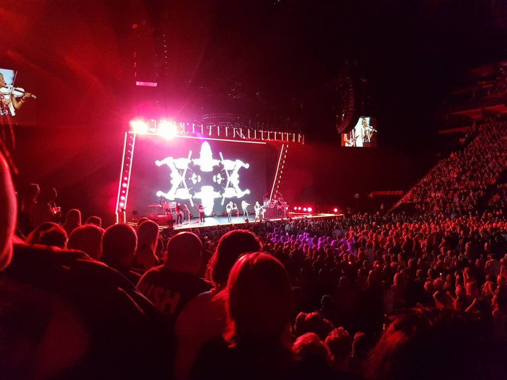 Image: 61bc96a6ceb7c5fe9d867355_larouquine-les-dixie-chicks-a-mtl-03-1024x768-1.jpeg